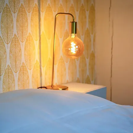 F2 Sur Cour Calme En Centre *