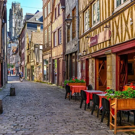 F2 Sur Cour Calme En Centre Appartement Rouen
